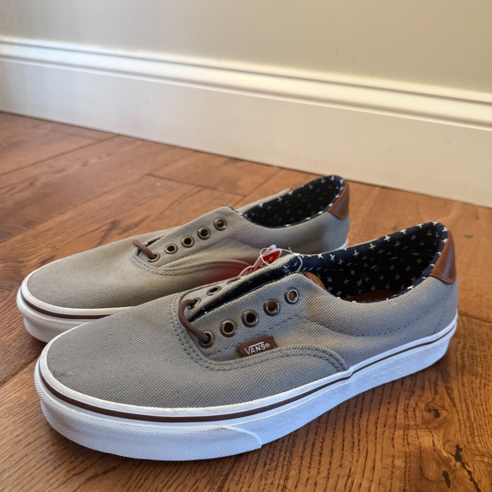 NWT VANS SNEAKERS MEN'S 9, WOMEN'S 10.5